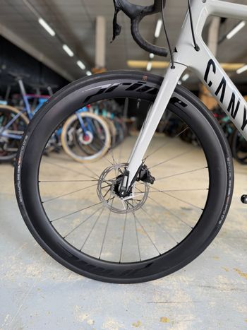 Used Canyon Endurace CF SL 7 eTAP 2022 2022 Road & Gravel, White — image 17 of 24