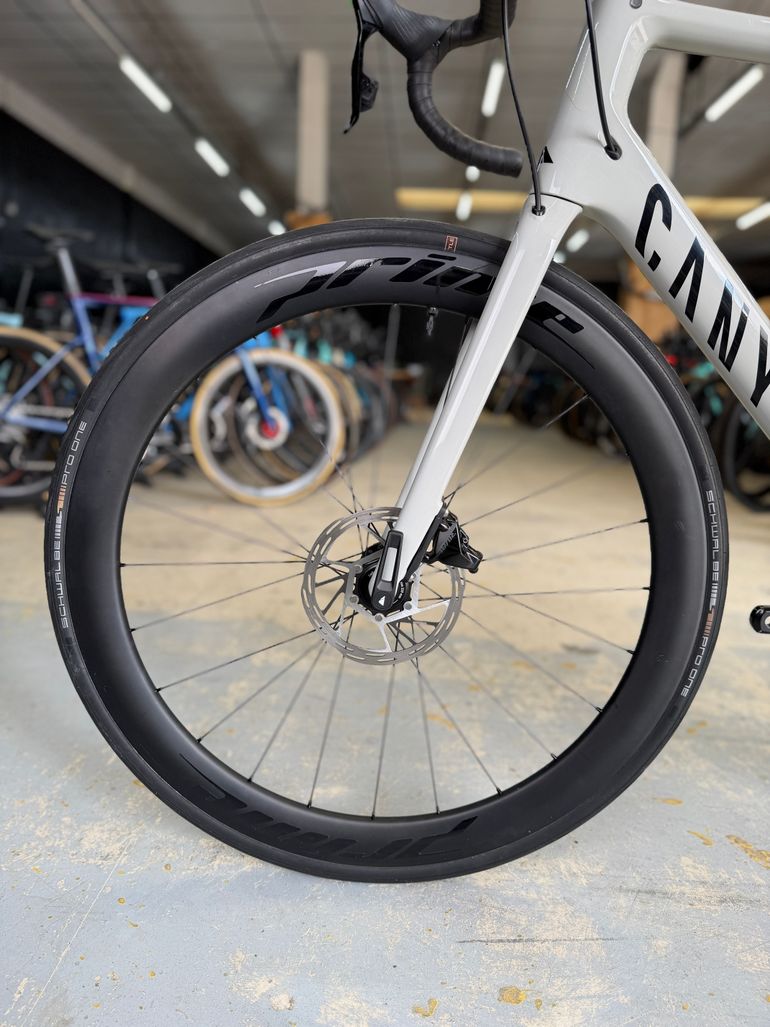 Used Canyon Endurace CF SL 7 eTAP 2022 2022 Road & Gravel, White — image 17 of 24