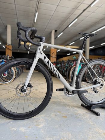Used Canyon Endurace CF SL 7 eTAP 2022 2022 Road & Gravel, White — image 16 of 24