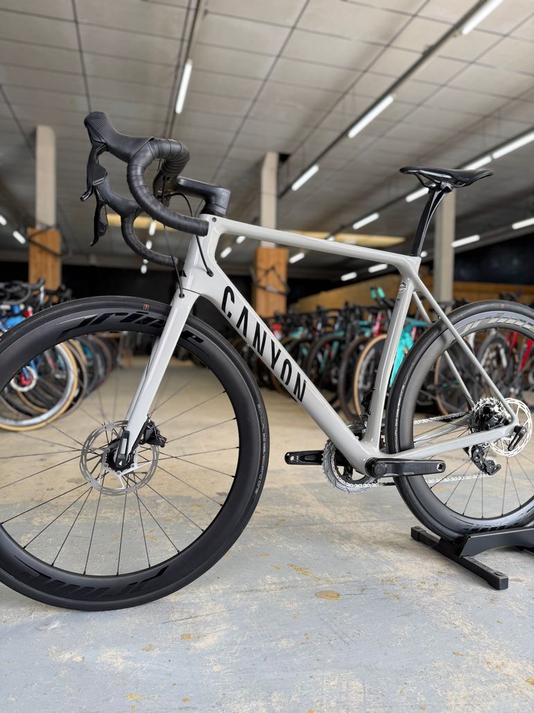 Used Canyon Endurace CF SL 7 eTAP 2022 2022 Road & Gravel, White — image 16 of 24