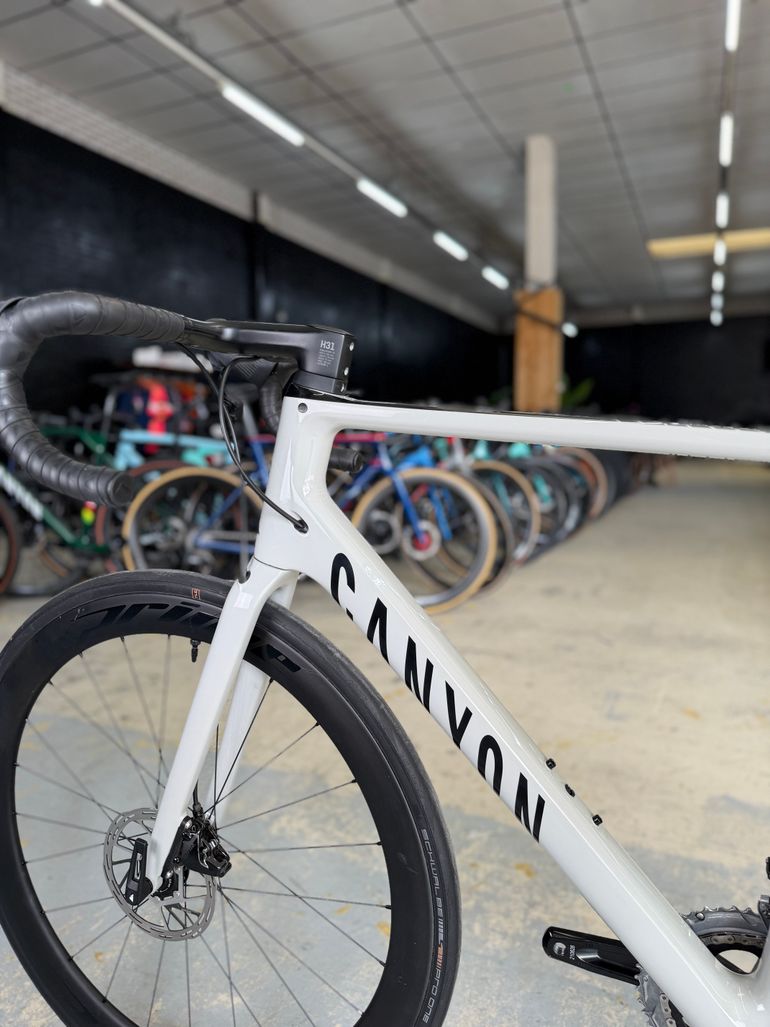 Used Canyon Endurace CF SL 7 eTAP 2022 2022 Road & Gravel, White — image 20 of 24