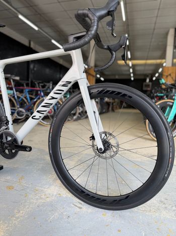 Used Canyon Endurace CF SL 7 eTAP 2022 2022 Road & Gravel, White — image 3 of 24
