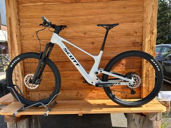 Used Scott Genius 940 2025 2025 Mountainbike, Light Gray, 29 — image 2 of 4