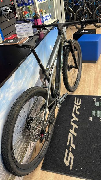 Used Giant Anthem Advanced SL 1 2026 2026 Mountainbike, Light Gray, 29 — image 3 of 10