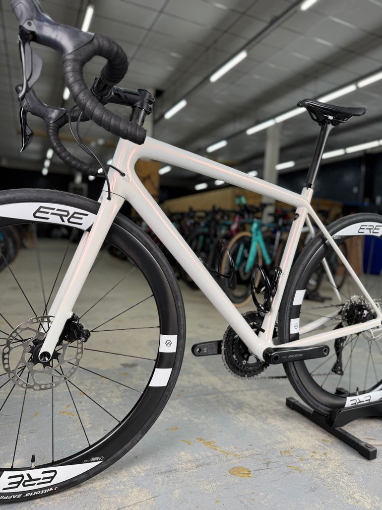 Used Specialized Aethos Comp - Shimano 105 Di2 2024 2024 Road & Gravel, White — image 17 of 24