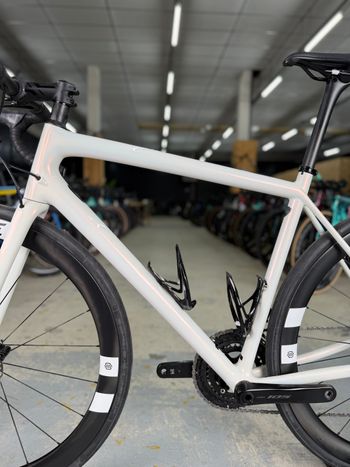 Used Specialized Aethos Comp - Shimano 105 Di2 2024 2024 Road & Gravel, White — image 24 of 24