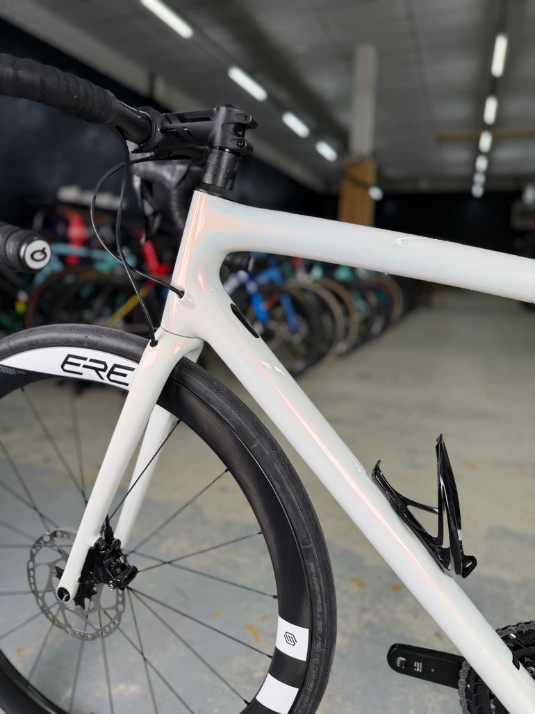 Used Specialized Aethos Comp - Shimano 105 Di2 2024 2024 Road & Gravel, White — image 21 of 24