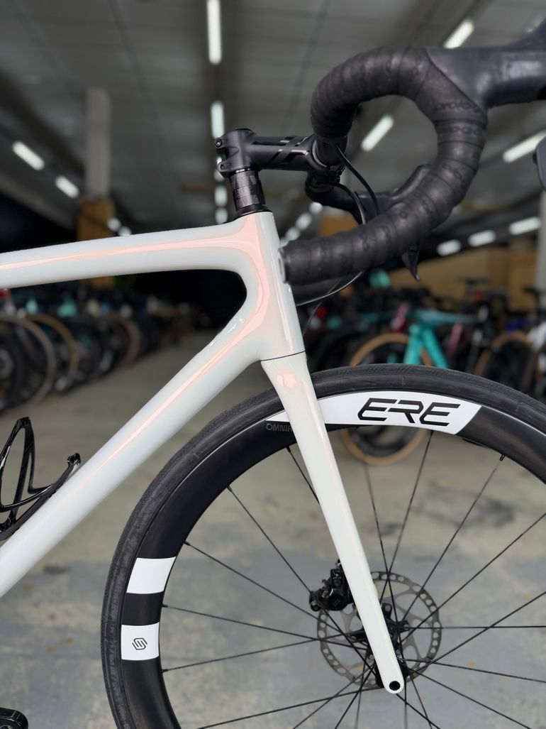 Used Specialized Aethos Comp - Shimano 105 Di2 2024 2024 Road & Gravel, White — image 7 of 24
