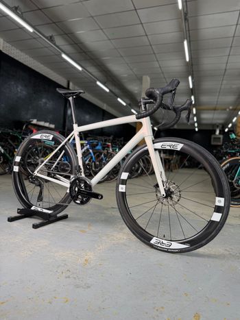 Used Specialized Aethos Comp - Shimano 105 Di2 2024 2024 Road & Gravel, White — image 2 of 24