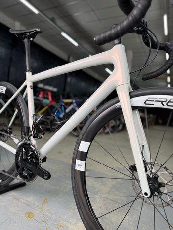 Used Specialized Aethos Comp - Shimano 105 Di2 2024 2024 Road & Gravel, White — image 4 of 24
