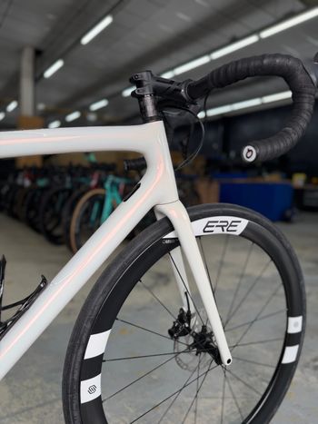 Used Specialized Aethos Comp - Shimano 105 Di2 2024 2024 Road & Gravel, White — image 8 of 24