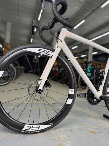 Used Specialized Aethos Comp - Shimano 105 Di2 2024 2024 Road & Gravel, White — image 18 of 24