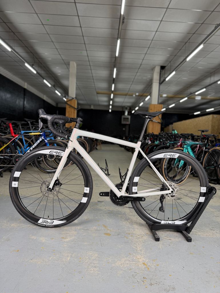 Used Specialized Aethos Comp - Shimano 105 Di2 2024 2024 Road & Gravel, White — image 16 of 24