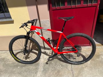 Cannondale F-Si Carbon 3 2020 2020 Mountainbike usato, Rosso — immagine 1 di 3