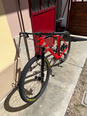 Cannondale F-Si Carbon 3 2020 2020 Mountainbike usato, Rosso — immagine 2 di 3