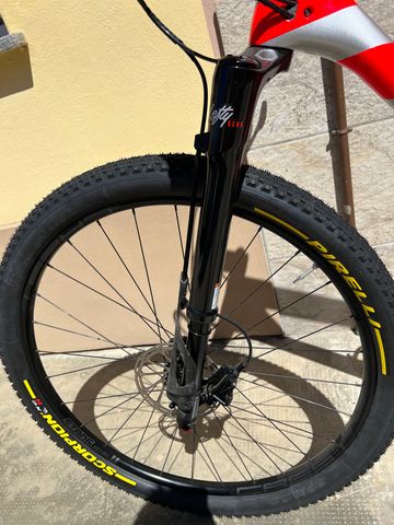 Cannondale F-Si Carbon 3 2020 2020 Mountainbike usato, Rosso — immagine 3 di 3