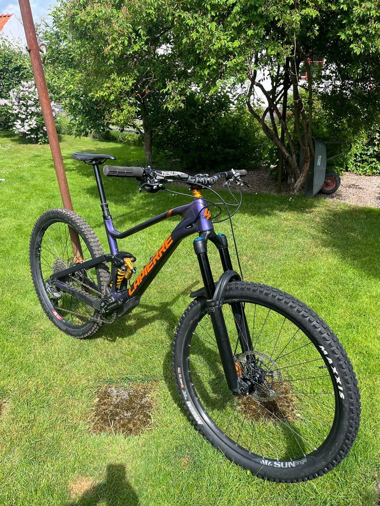 Used Lapierre Spicy CF 7.9 2023 2023 Mountainbike, Purple — image 4 of 5