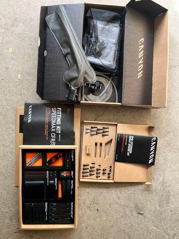 Used Canyon Speedmax CFR Di2 2025 2025 Road & Gravel, Red — image 6 of 11