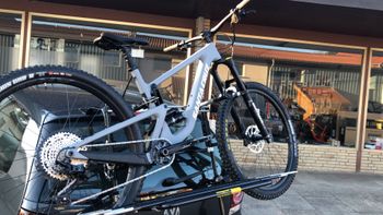 Used Santa Cruz Hightower X01 / Carbon CC / 29 2021 2021 Mountainbike, Light Gray — image 2 of 8