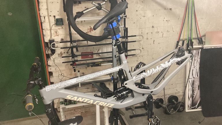 Used Santa Cruz Hightower X01 / Carbon CC / 29 2021 2021 Mountainbike, Light Gray — image 6 of 8