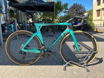 Used Bianchi Oltre PRO Durace Di2 2024 2024 Road & Gravel, Green — image 3 of 6