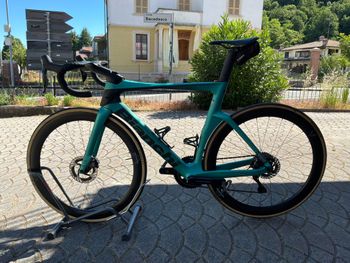 Used Bianchi Oltre PRO Durace Di2 2024 2024 Road & Gravel, Green — image 4 of 6