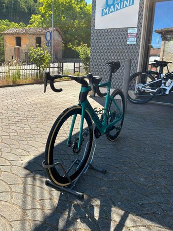 Used Bianchi Oltre PRO Durace Di2 2024 2024 Road & Gravel, Green — image 2 of 6