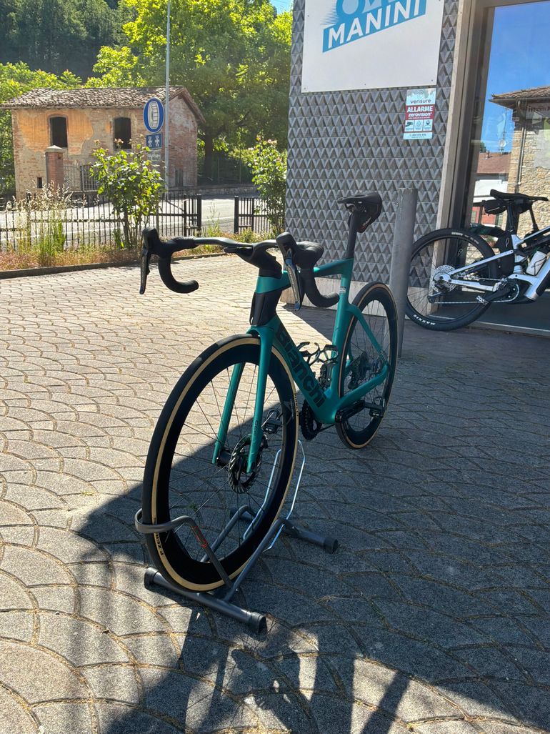 Used Bianchi Oltre PRO Durace Di2 2024 2024 Road & Gravel, Green — image 2 of 6