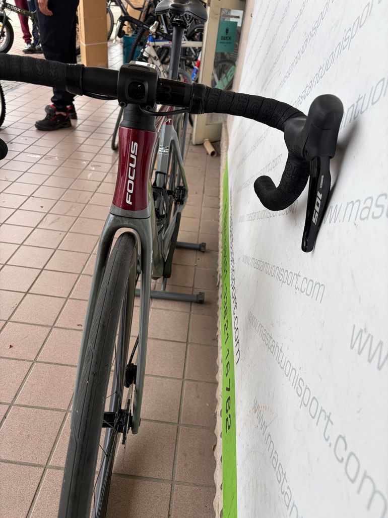 Used Focus IZALCO MAX 8.9 2024 2024 Road & Gravel — image 8 of 16