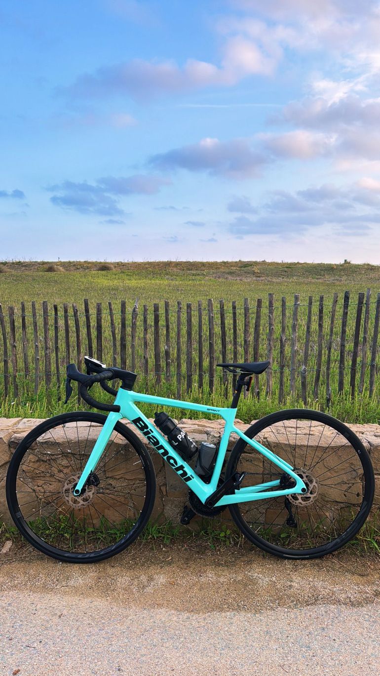 Used Bianchi Sprint 105 Di2 2025 2025 Road & Gravel, Green — image 1 of 3