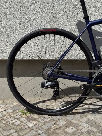 Used Specialized Aethos Comp - Rival eTap AXS 2022 2022 Road & Gravel, Violett — image 4 of 13