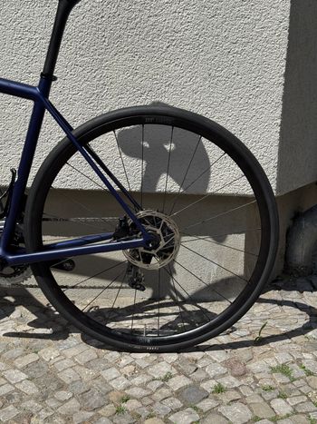 Used Specialized Aethos Comp - Rival eTap AXS 2022 2022 Road & Gravel, Violett — image 12 of 13