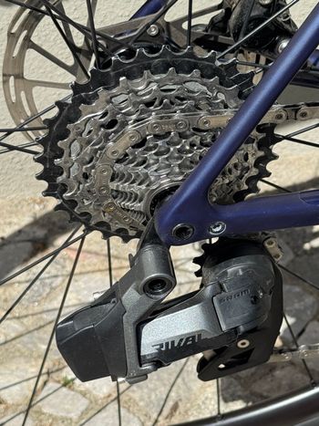 Used Specialized Aethos Comp - Rival eTap AXS 2022 2022 Road & Gravel, Violett — image 5 of 13