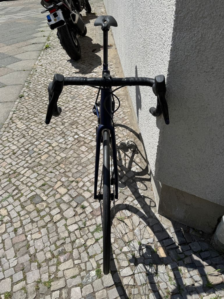 Used Specialized Aethos Comp - Rival eTap AXS 2022 2022 Road & Gravel, Violett — image 8 of 13