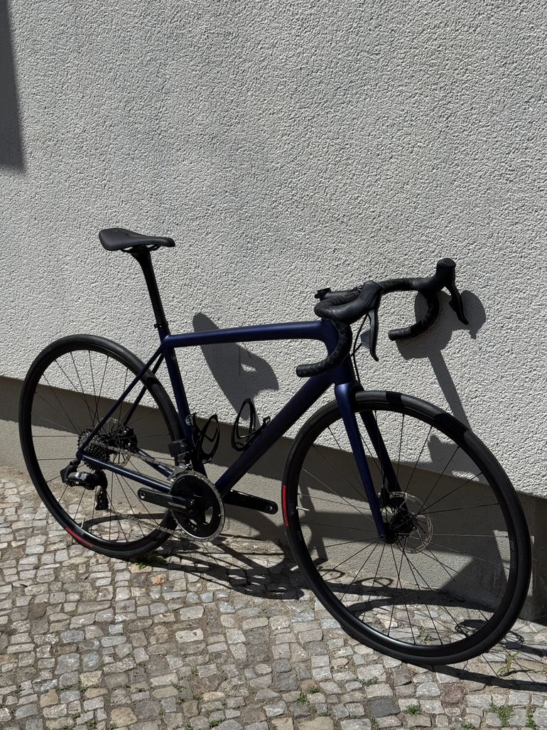 Used Specialized Aethos Comp - Rival eTap AXS 2022 2022 Road & Gravel, Violett — image 2 of 13