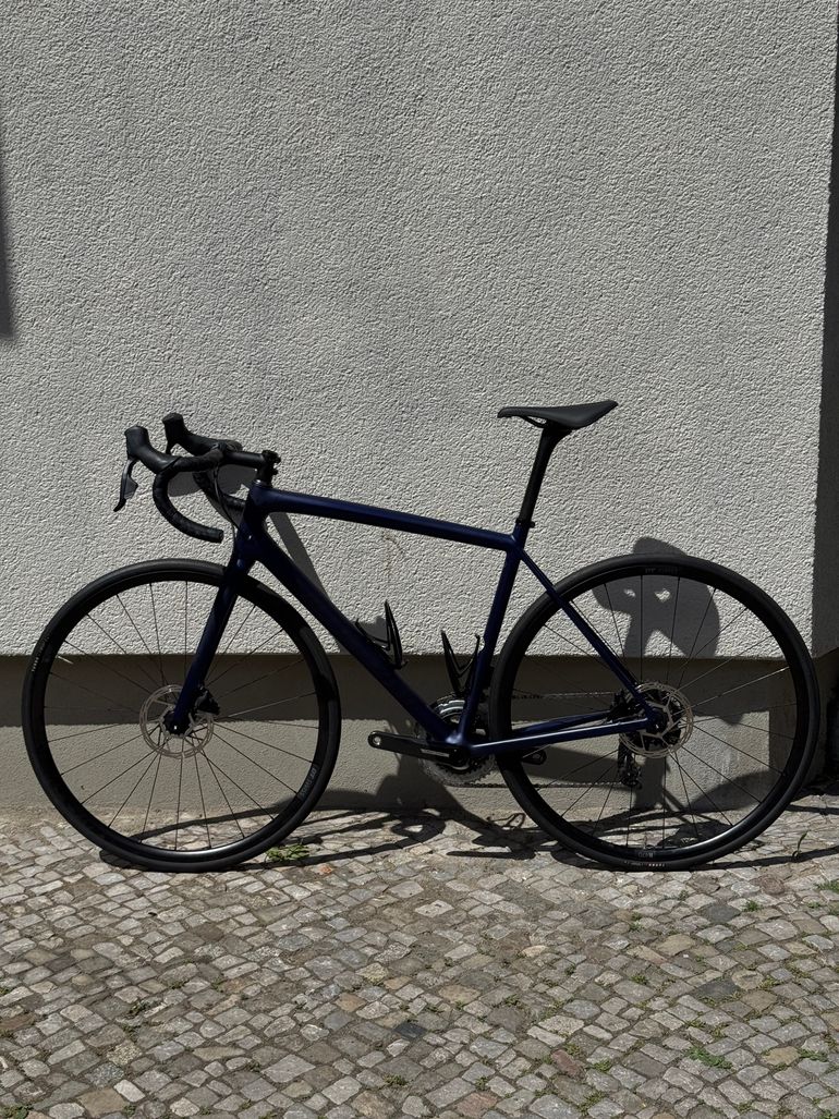 Used Specialized Aethos Comp - Rival eTap AXS 2022 2022 Road & Gravel, Violett — image 3 of 13