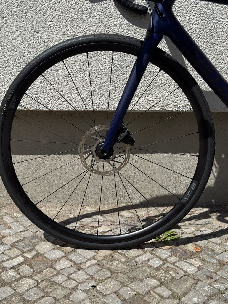 Used Specialized Aethos Comp - Rival eTap AXS 2022 2022 Road & Gravel, Violett — image 10 of 13