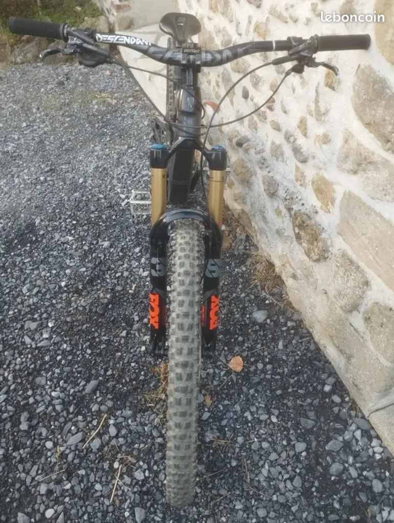 Used Trek Slash 9.9 XTR Gen 5 2021 2022 Mountainbike — image 3 of 12