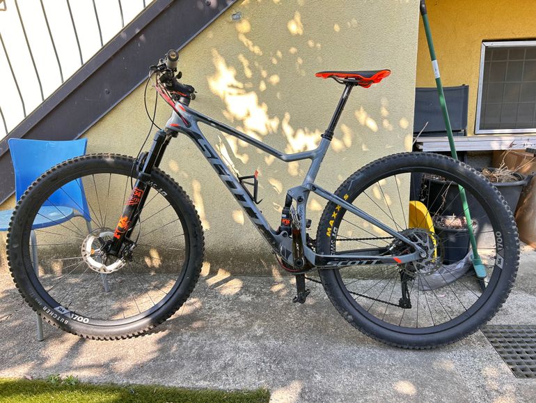 Used Scott Spark 910 2018 2018 Mountainbike, Light Gray, 29 — image 1 of 3