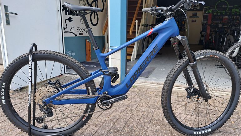 Used Lapierre E-Zesty AM 9.4 2024 2024 Mountainbike, Blue, 29 — image 1 of 3