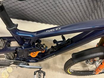Used Trek Fuel EX 9.8 XT Gen 6 2024 Frameset 2024 Mountainbike — image 2 of 5