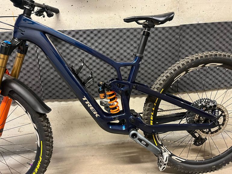 Used Trek Fuel EX 9.8 XT Gen 6 2024 Frameset 2024 Mountainbike — image 3 of 5