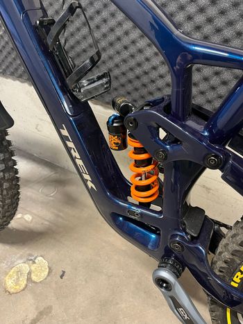 Used Trek Fuel EX 9.8 XT Gen 6 2024 Frameset 2024 Mountainbike — image 4 of 5