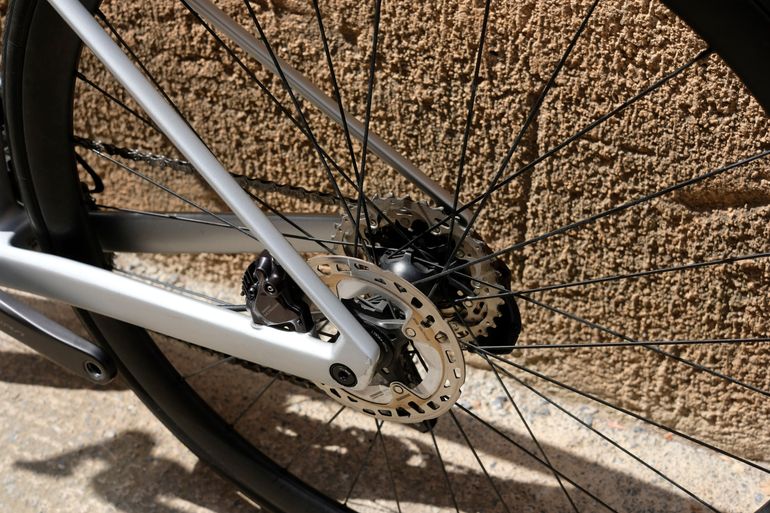 Used BMC Roadmachine 01 FOUR 2024 2024 Road & Gravel, Light Gray — image 8 of 19