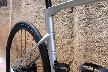Used BMC Roadmachine 01 FOUR 2024 2024 Road & Gravel, Light Gray — image 14 of 19