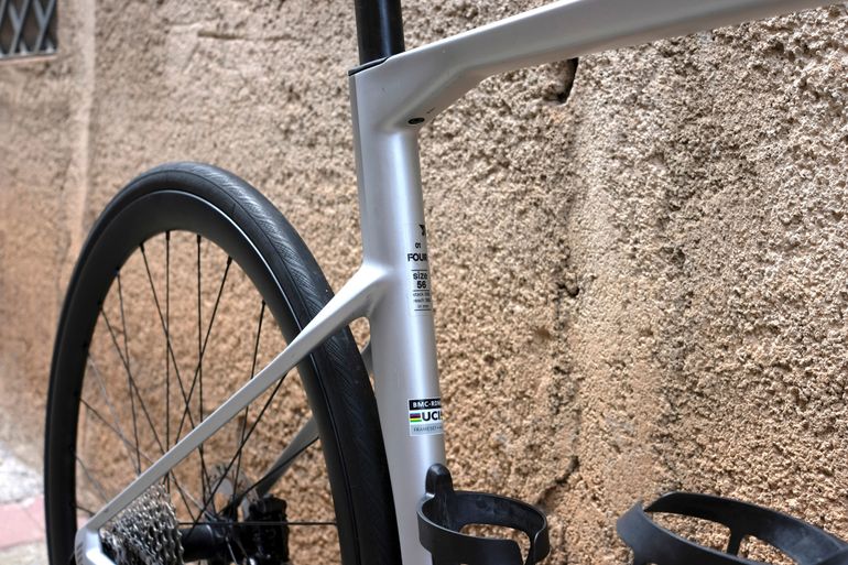 Used BMC Roadmachine 01 FOUR 2024 2024 Road & Gravel, Light Gray — image 14 of 19