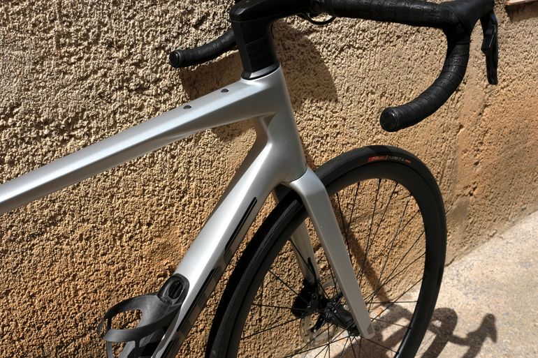 Used BMC Roadmachine 01 FOUR 2024 2024 Road & Gravel, Light Gray — image 11 of 19