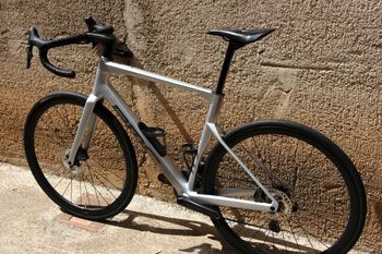 Used BMC Roadmachine 01 FOUR 2024 2024 Road & Gravel, Light Gray — image 10 of 19
