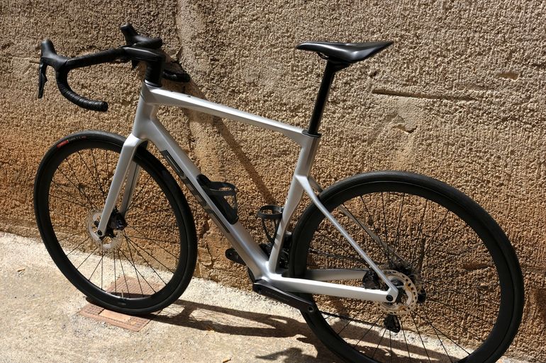 Used BMC Roadmachine 01 FOUR 2024 2024 Road & Gravel, Light Gray — image 10 of 19