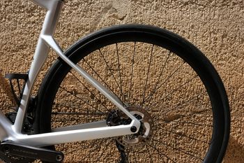 Used BMC Roadmachine 01 FOUR 2024 2024 Road & Gravel, Light Gray — image 9 of 19